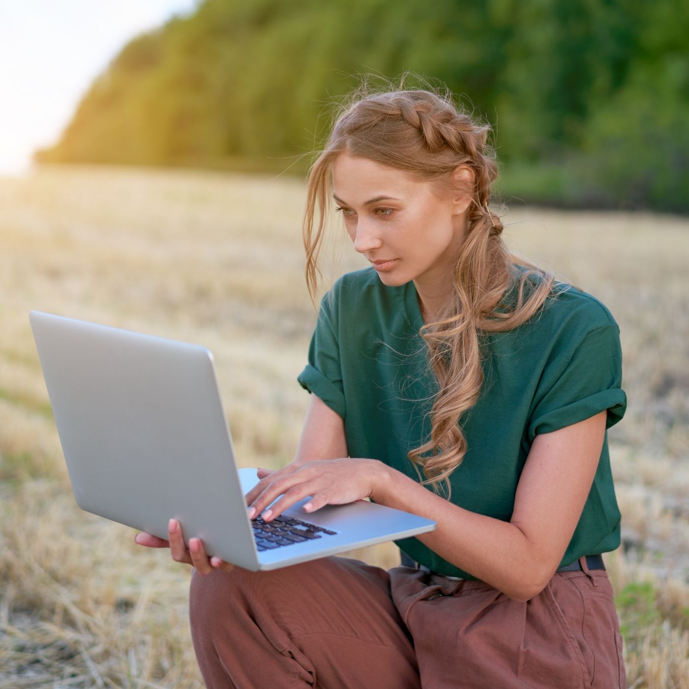 Qual exame identifica ovos de helmintos nas fezes?